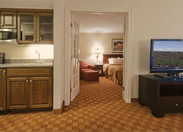 Ann Arbor Regent Hotel And Suites מראה חיצוני תמונה